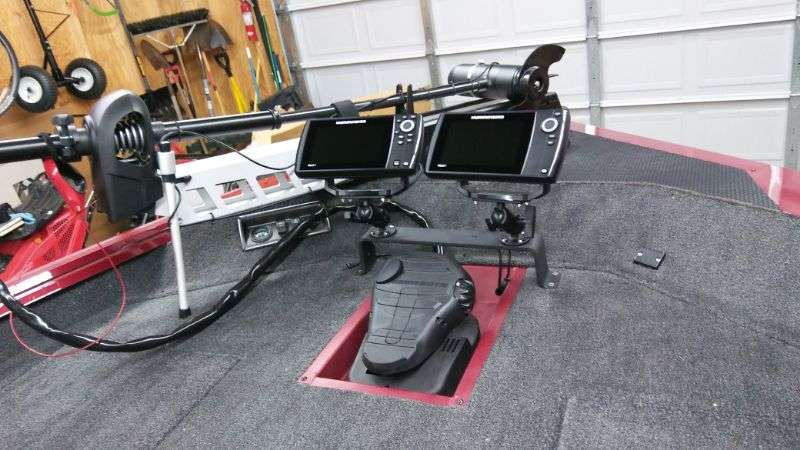 A little different dual bow graph mounting setup - Bass Boats