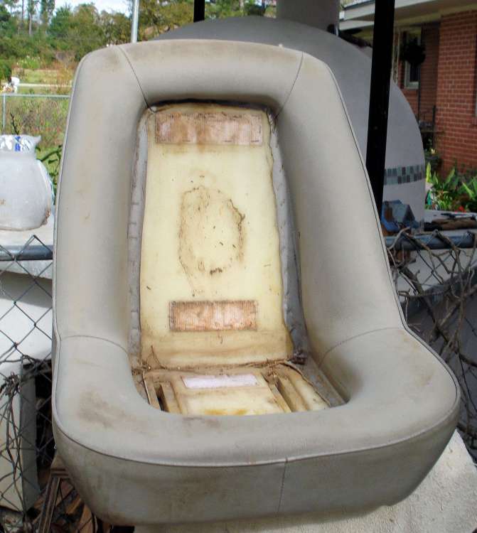 571800818_boatseat2.thumb.jpg.c227cf6ded1c88434c9eea6b6d6f9e10.jpg