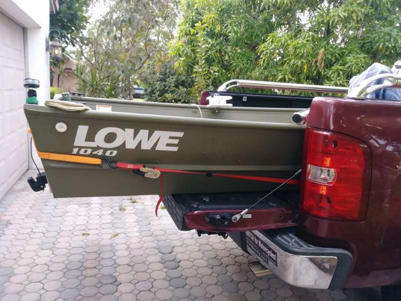 lowe_boat_in_bed.jpg.f17940e9e0f35c11b5e44bfca27a943e.jpg