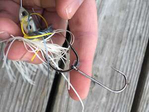 How to get my spinnerbait trailer hook free swinging? - Fishing