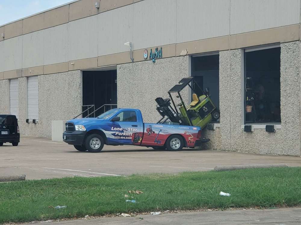 forklift.thumb.jpg.09ab1e5b37816972707d786641b77c8e.jpg