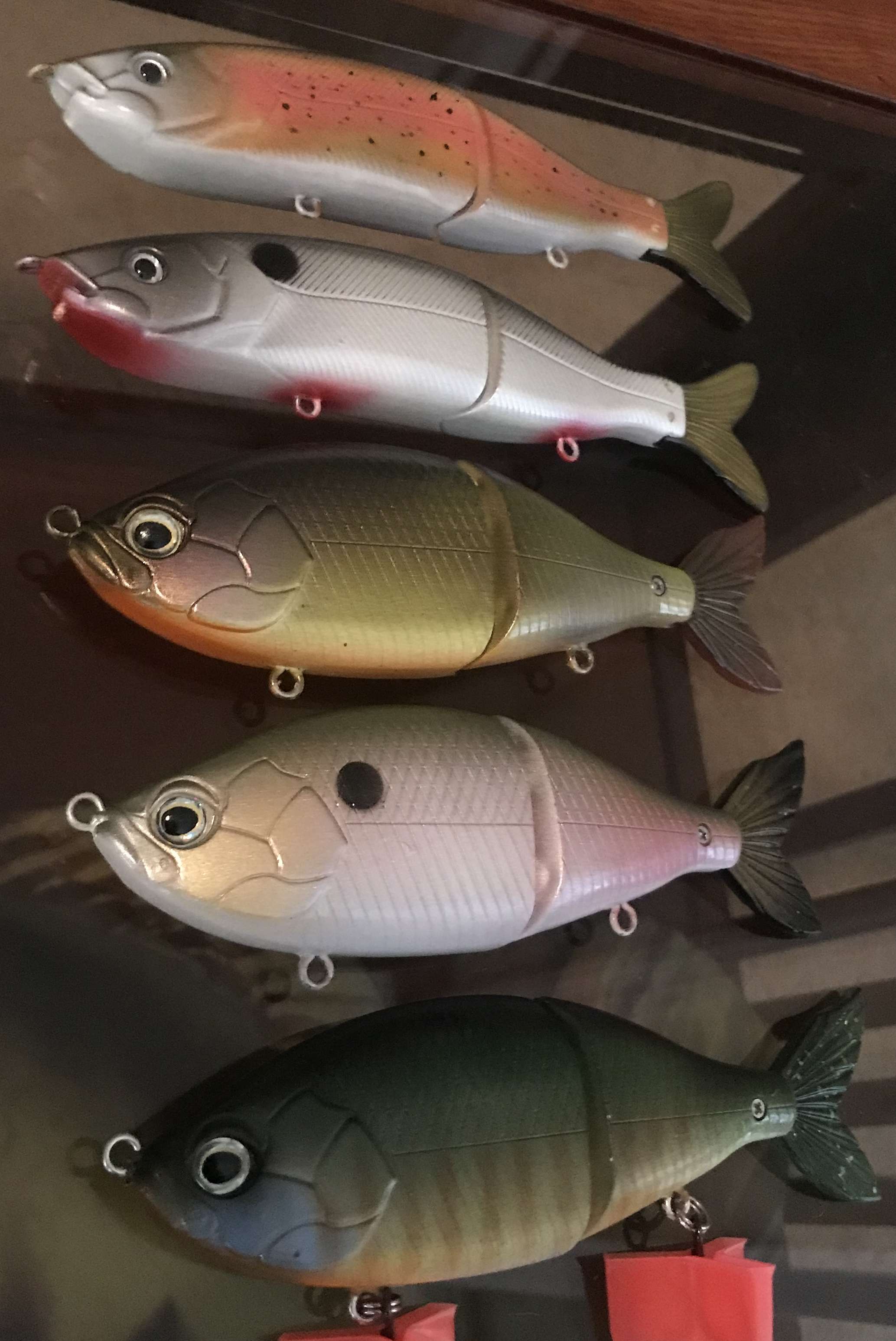 How to Paint Lures! Using an AIRBRUSH to paint fishing lures! 