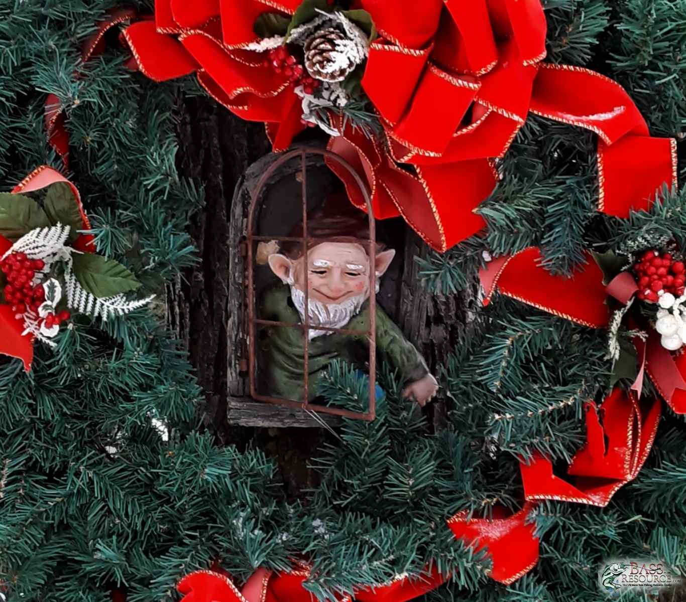 Elf in a Wreath ~