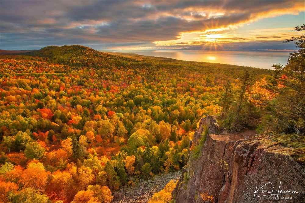 798119028_ZZZWAutumnSunriseoverLakeSuperiorfromHighintheSawtoothMountainsNorthShoreinMinnesota.thumb.jpg.2797d16d7f64dfcffc0f48b010114cb8.jpg