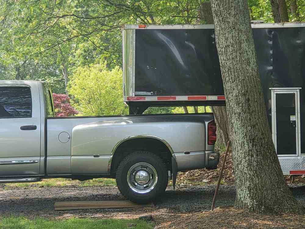 truck-trailer-stuck.jpg
