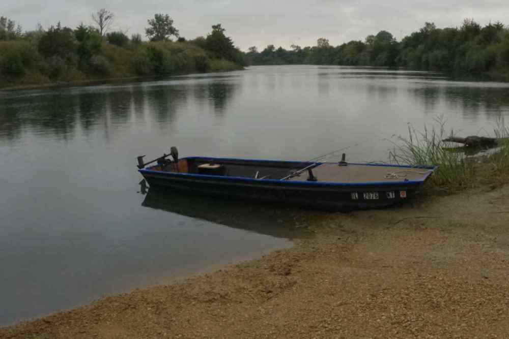 pic-1-dingy.jpg