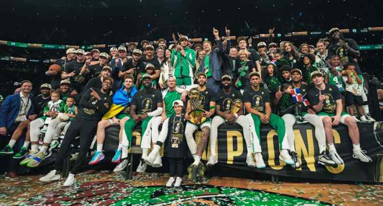 BostonCelticChampions.jpg.344fef6e63f3dea8a2edcf45ea3ef31d.jpg