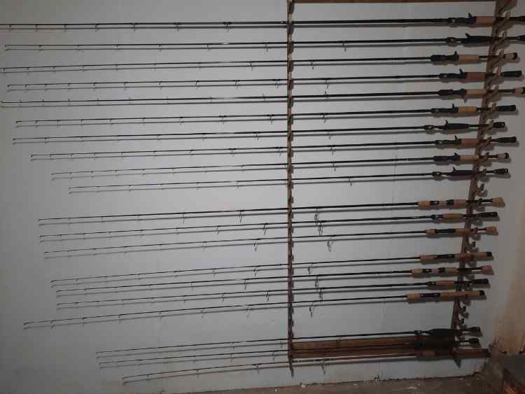 RodRack1sm.jpg.09fc8e5bf6a8b7bada5c301e5ed1e428.jpg