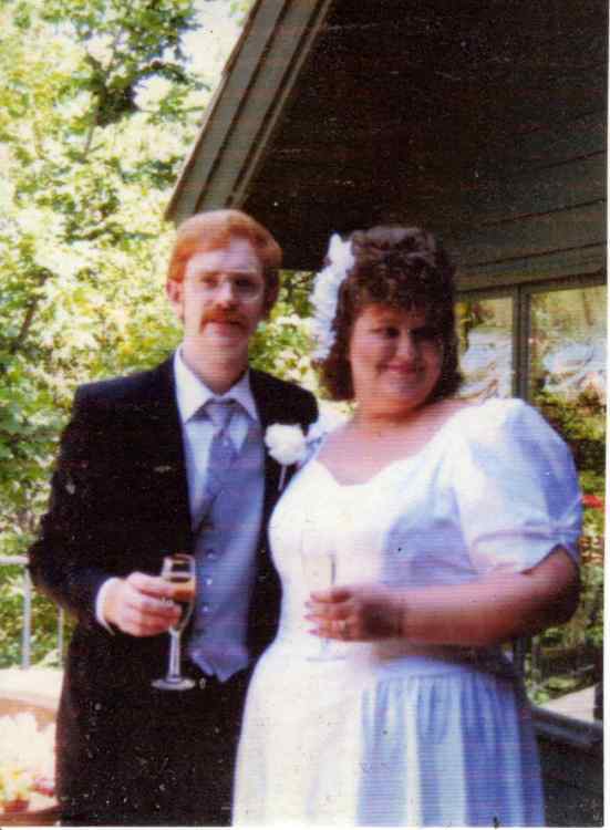 Ken-NoraWedding.jpg.21f94a77fd15091acab320b647f62904.jpg