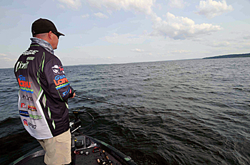 Jeff Sprague keeps his rod tip low while dragging a Carolina rig to keep his weight in contact with the bottom.