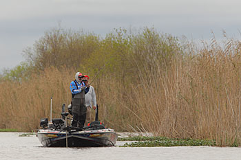Bassmaster Elite Series angler Shaw Grigsby said a cold front won’t push bass far from their spawning beds. They’ll find a nearby patch of dark-colored bottom that will warm the water under some sunshine. But, he said, it won’t be long before they are back on their beds. Photo courtesy of B.A.S.S. / Seigo Saito