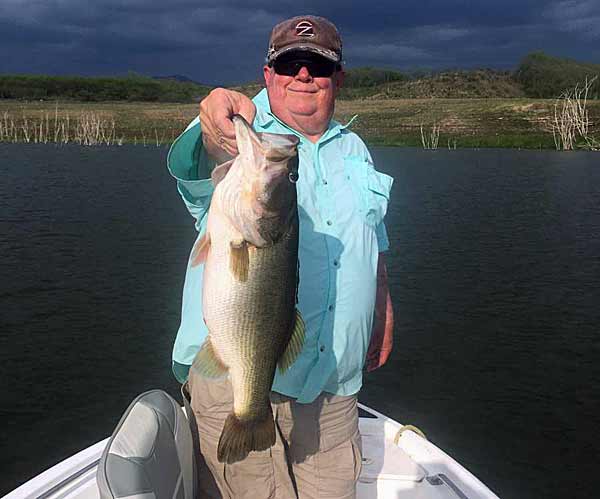 Forum member Dinky with a not-so-dinky largemouth from El Salto, Mexico