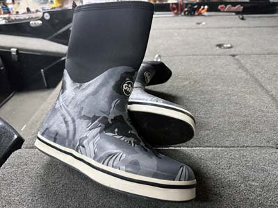 The Hydro Mid Boot with neoprene liner will keep your feet warm and dry, no matter how wet it is outside.