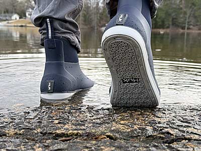 The Rouge Wave Boots are comfortable and easy to put on, something that can't be said for some other similar boots.